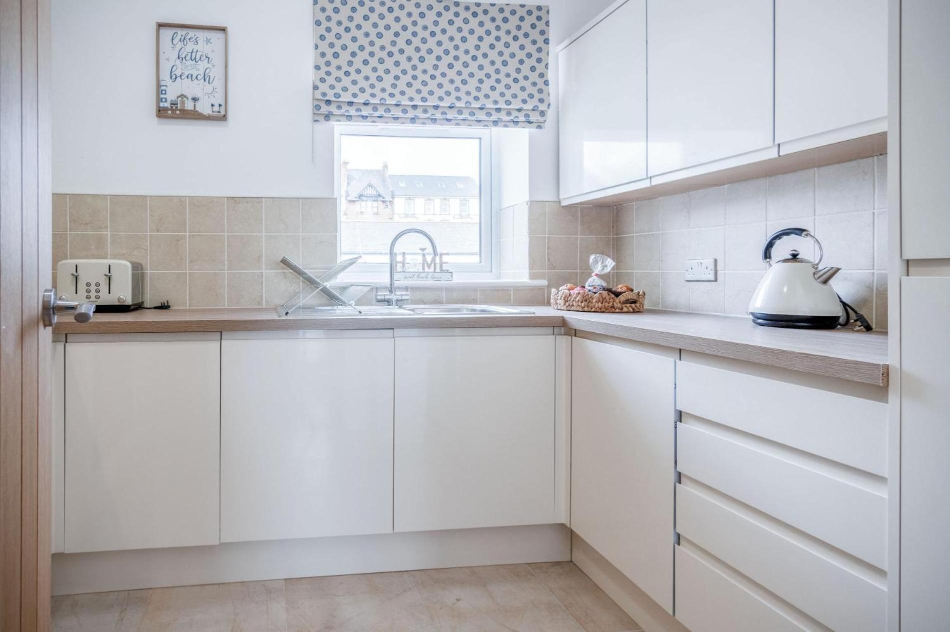 Beach Haven Hideout - 2 Bedroom - Milford Haven Bagian luar foto