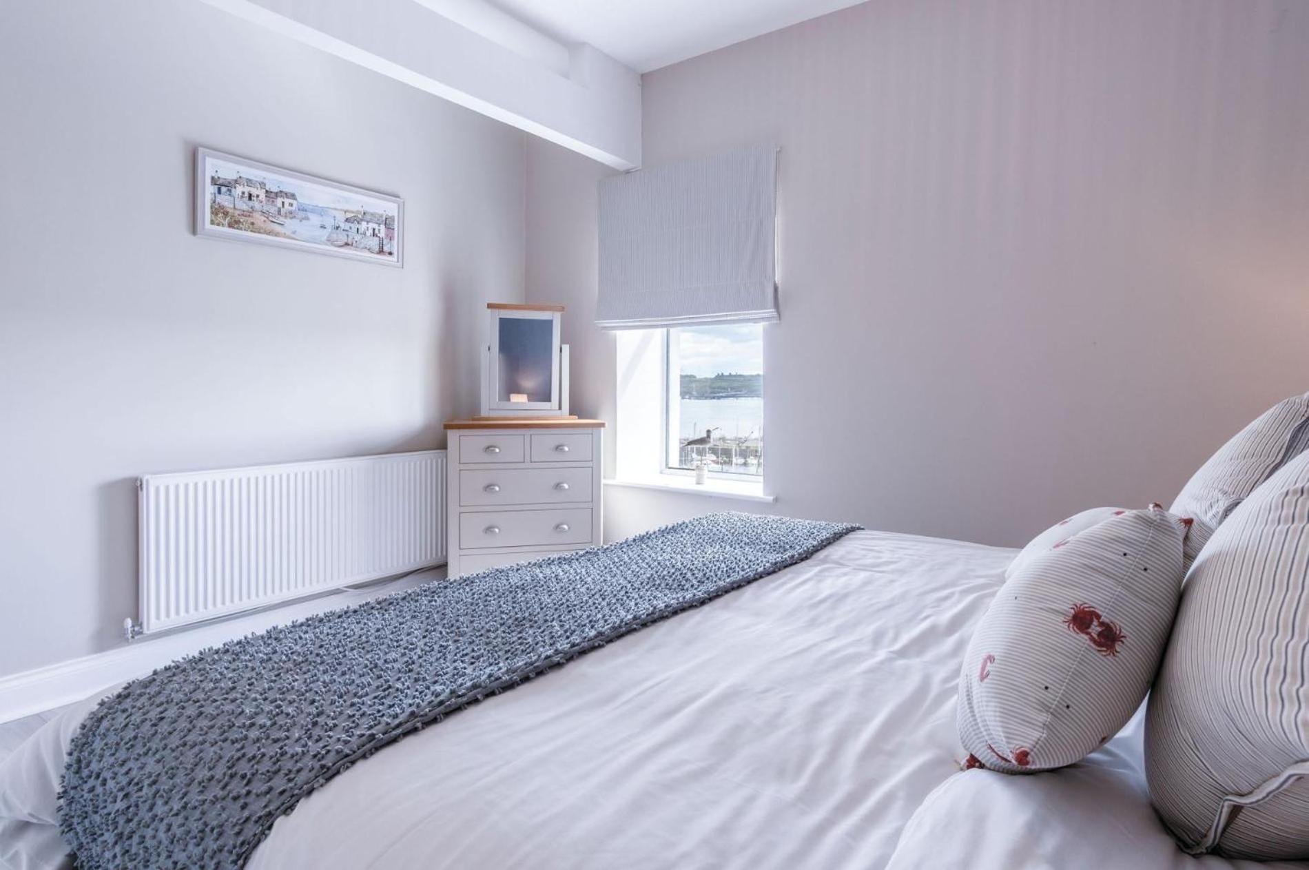 Beach Haven Hideout - 2 Bedroom - Milford Haven Bagian luar foto