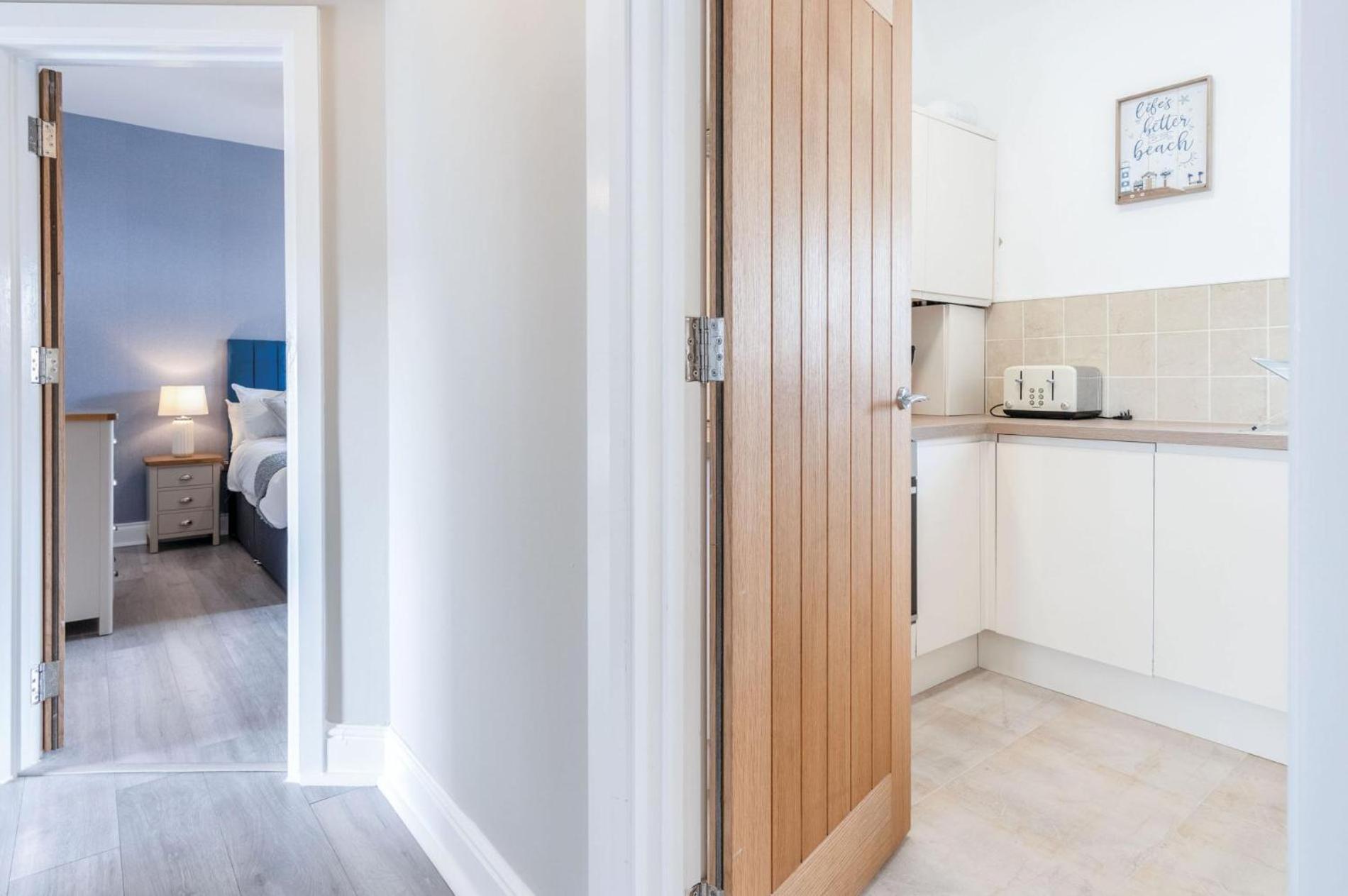 Beach Haven Hideout - 2 Bedroom - Milford Haven Bagian luar foto