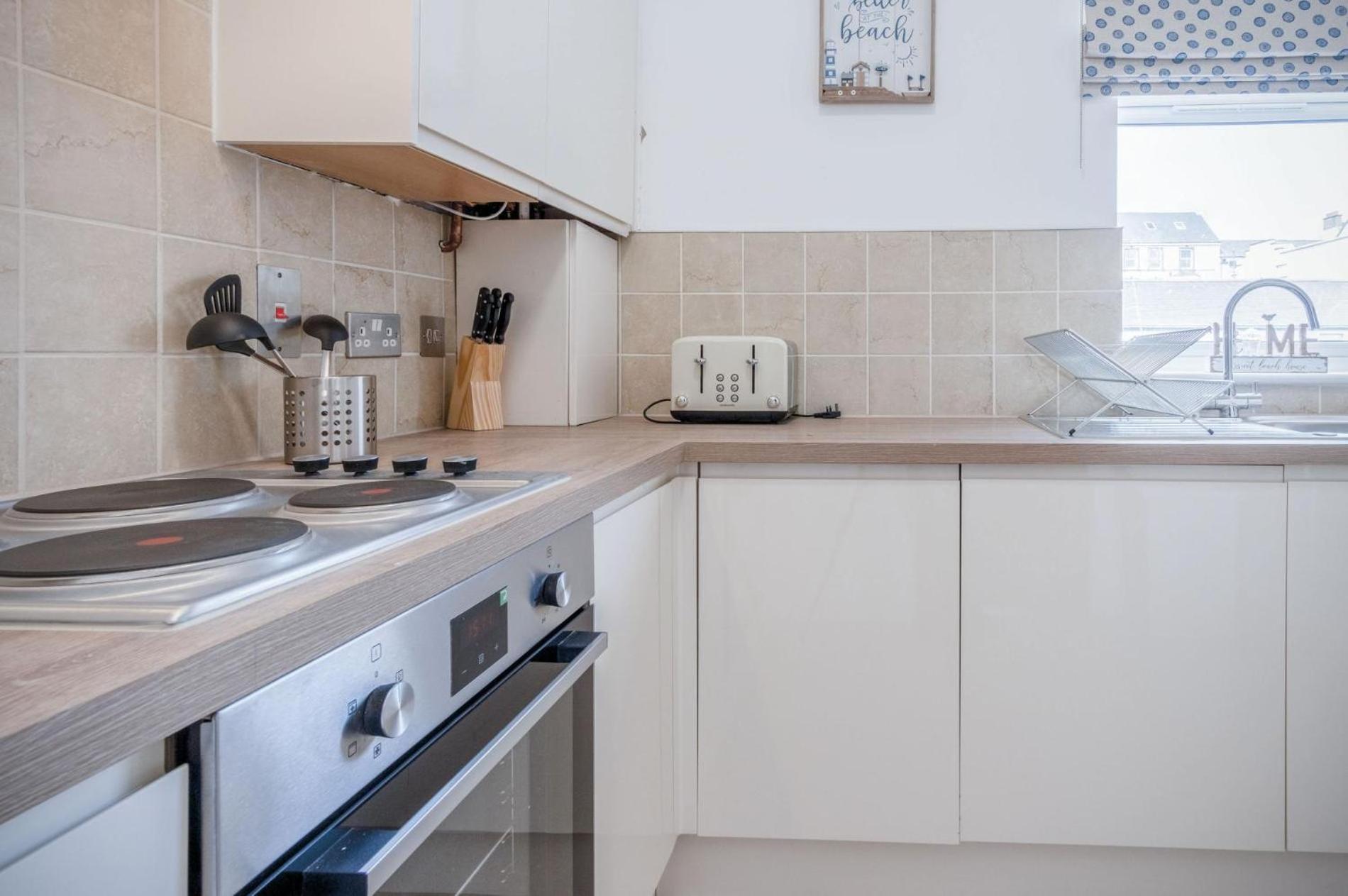 Beach Haven Hideout - 2 Bedroom - Milford Haven Bagian luar foto