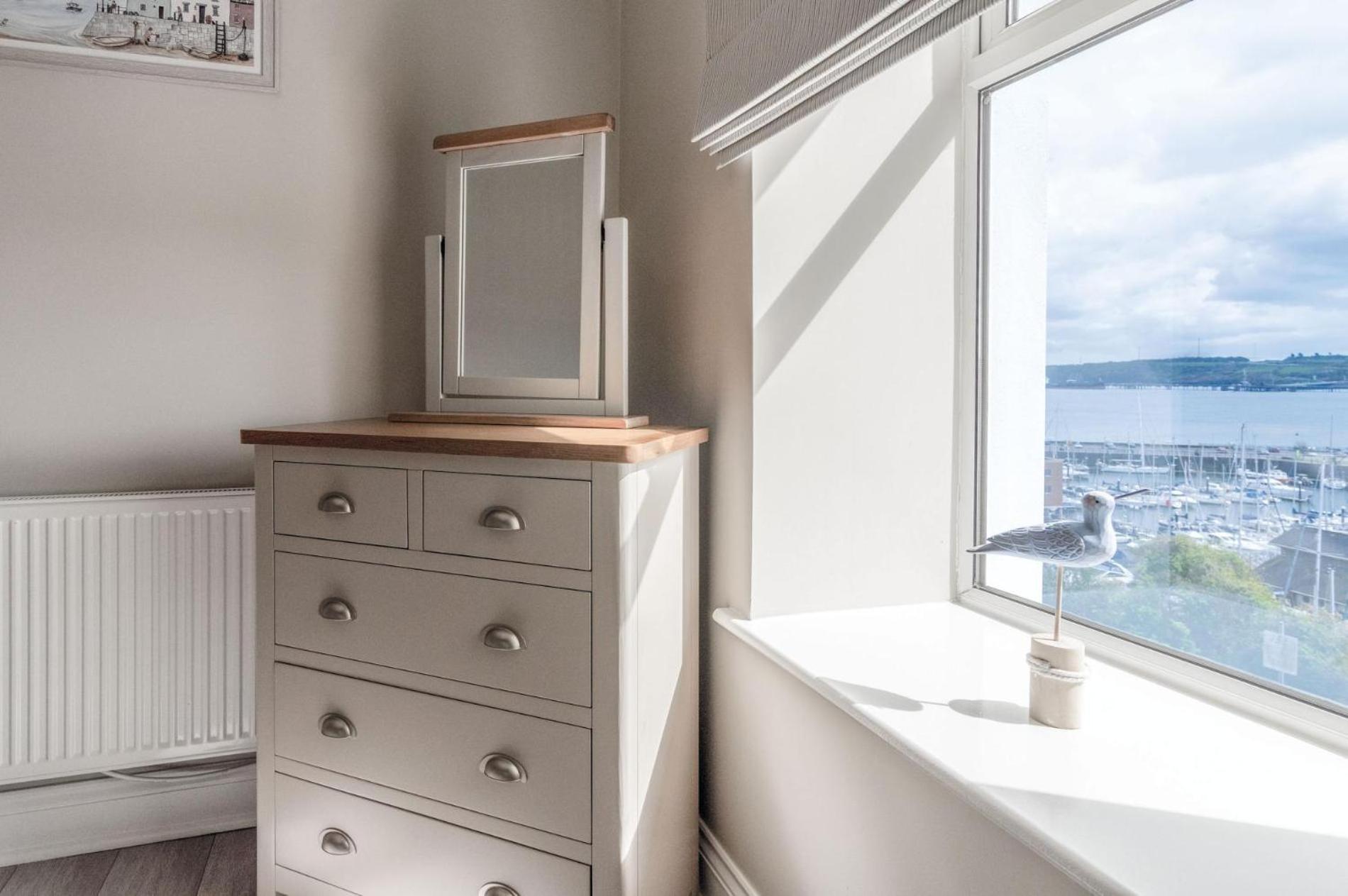 Beach Haven Hideout - 2 Bedroom - Milford Haven Bagian luar foto