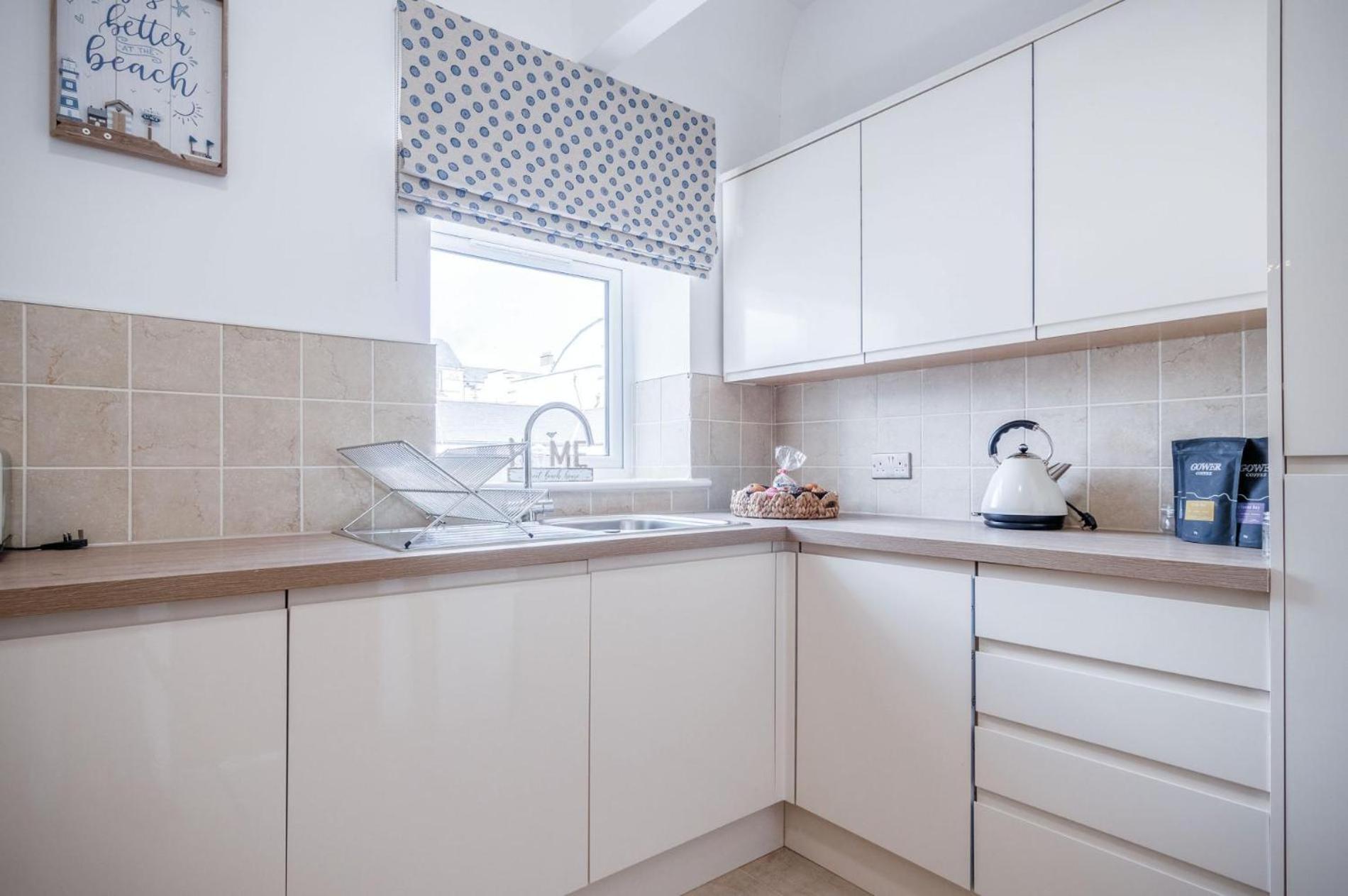 Beach Haven Hideout - 2 Bedroom - Milford Haven Bagian luar foto
