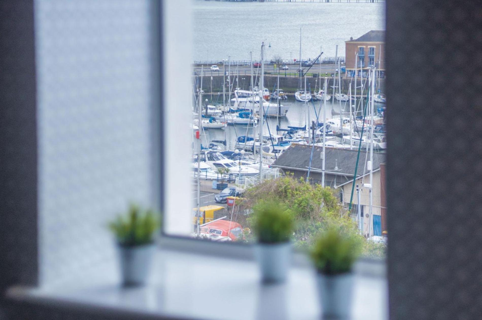 Beach Haven Hideout - 2 Bedroom - Milford Haven Bagian luar foto