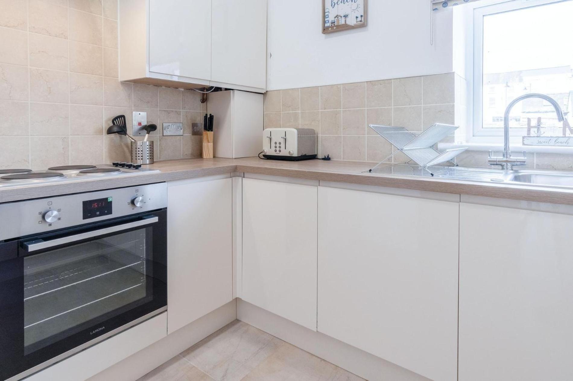 Beach Haven Hideout - 2 Bedroom - Milford Haven Bagian luar foto