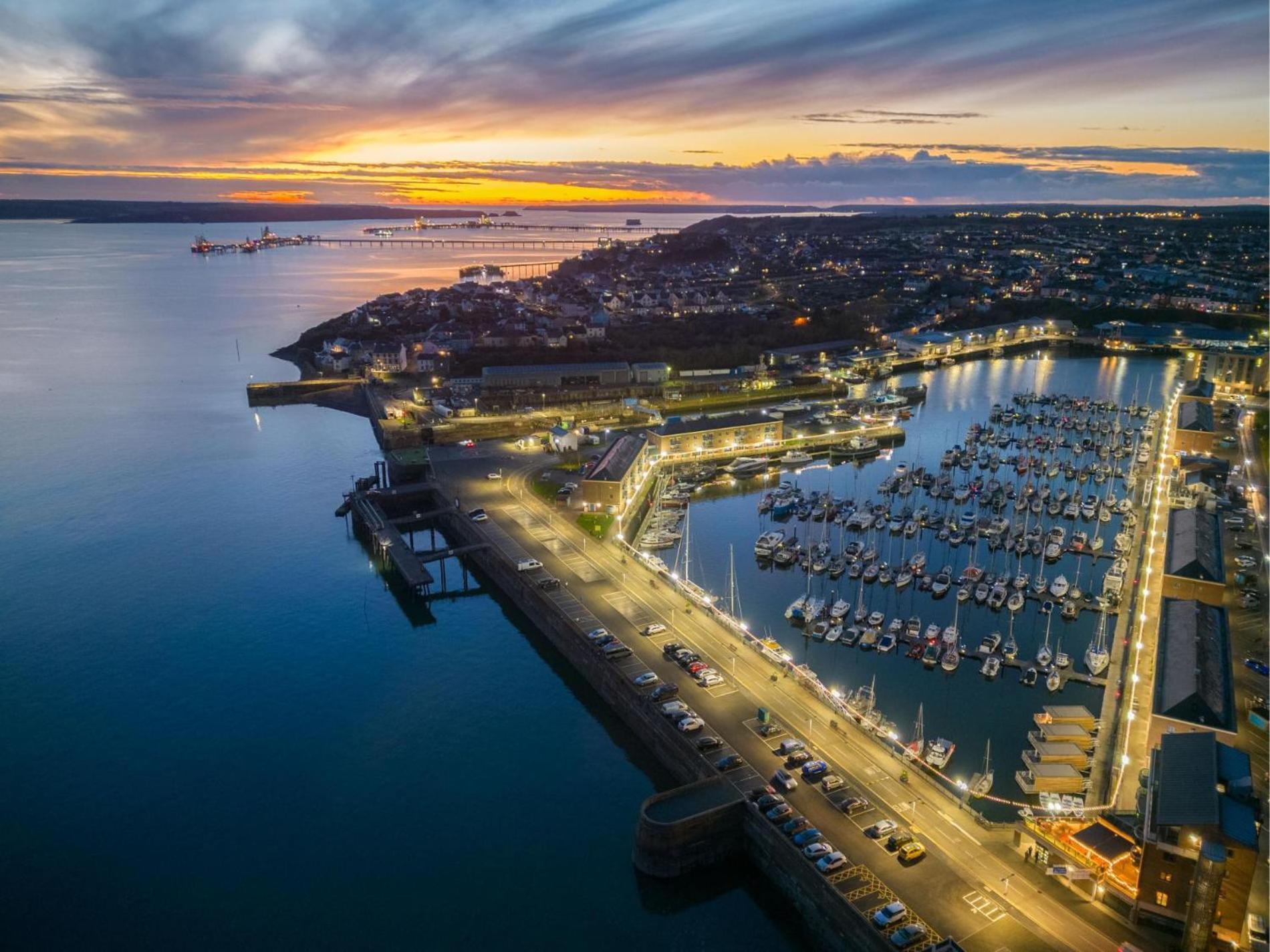 Beach Haven Hideout - 2 Bedroom - Milford Haven Bagian luar foto